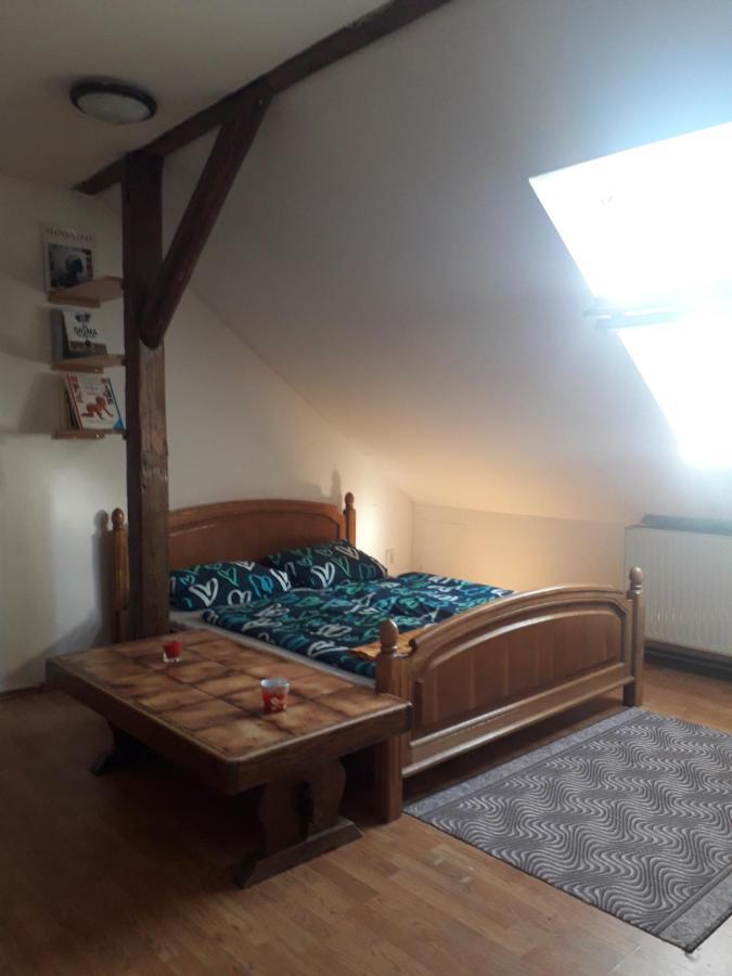 Podkrovni Apartman ออลอโมตซ์ ภายนอก รูปภาพ