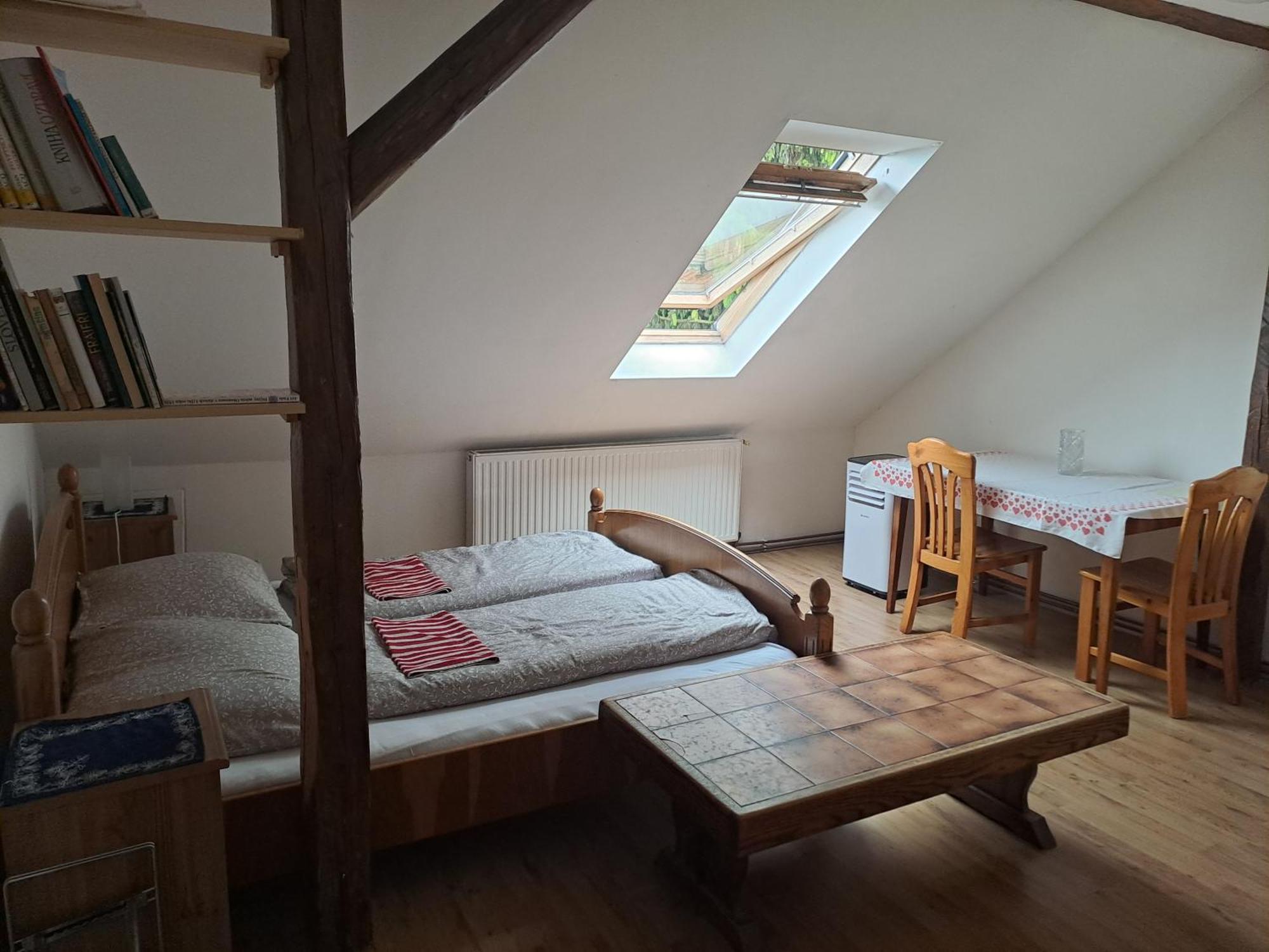 Podkrovni Apartman ออลอโมตซ์ ภายนอก รูปภาพ